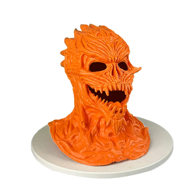 EVA Demon Mask: Hemmeligheden bag Halloweens yndlingshovedbeklædning